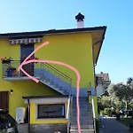 L'ulivo 5 Chilometri Da Varenna Vista In Via Privata Lierna