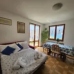 L'ulivo 5 Chilometri Da Varenna Vista In Via Privata 列尔纳