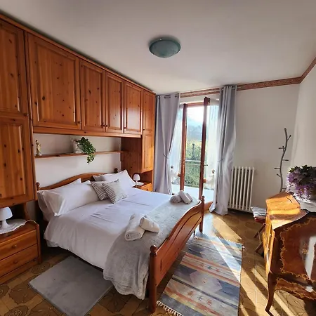 L'ulivo In Vista A 5 Chilometri Da Varenna Льерна