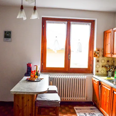 L'ulivo In Vista A 5 Chilometri Da Varenna Льерна
