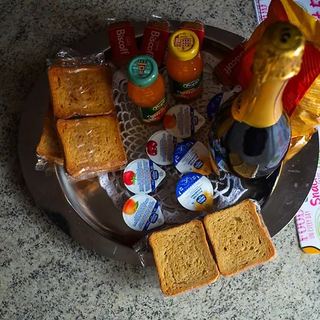 L'ulivo 5 Chilometri Da Varenna Vista In Via Privata * Lierna