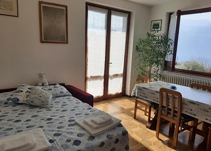 L'ulivo 5 Chilometri Da Varenna Vista In Via Privata *
