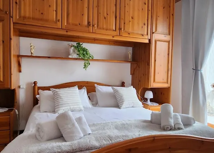 L'ulivo 5 Chilometri Da Varenna Vista In Via Privata Lierna