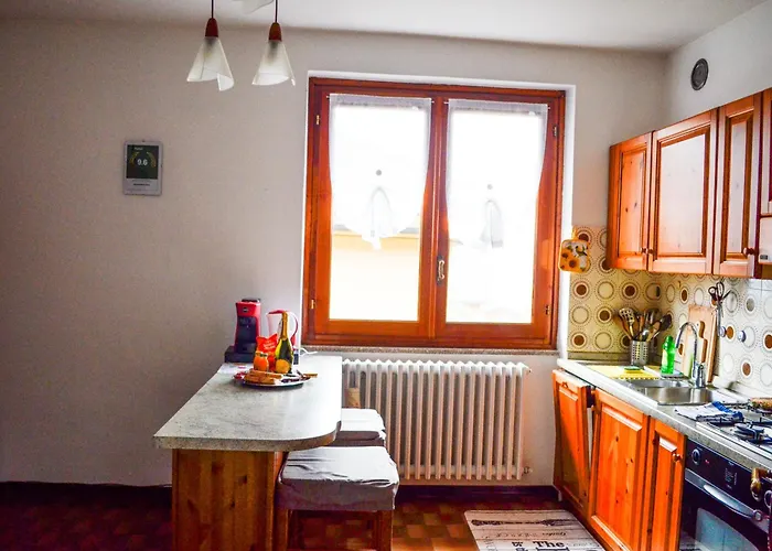 L'ulivo 5 Chilometri Da Varenna Vista In Via Privata Lierna