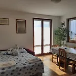 L'ulivo 5 Chilometri Da Varenna Vista In Via Privata Apartament