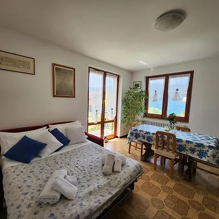 L'ulivo 5 Chilometri Da Varenna Vista In Via Privata Льерна