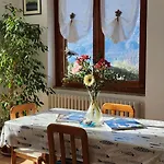 L'ulivo 5 Chilometri Da Varenna Vista In Via Privata Lierna
