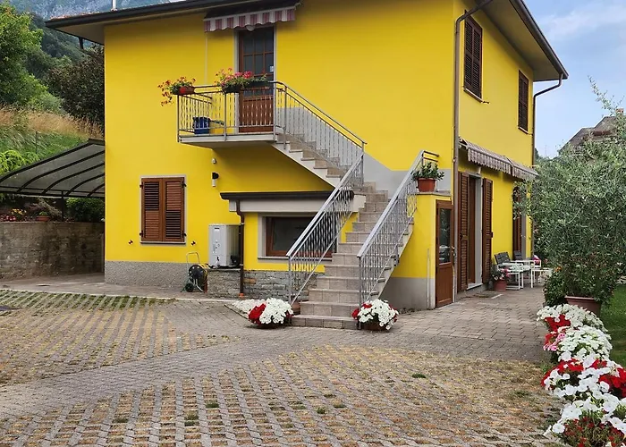 L'ulivo 5 Chilometri Da Varenna Vista In Via Privata Lierna