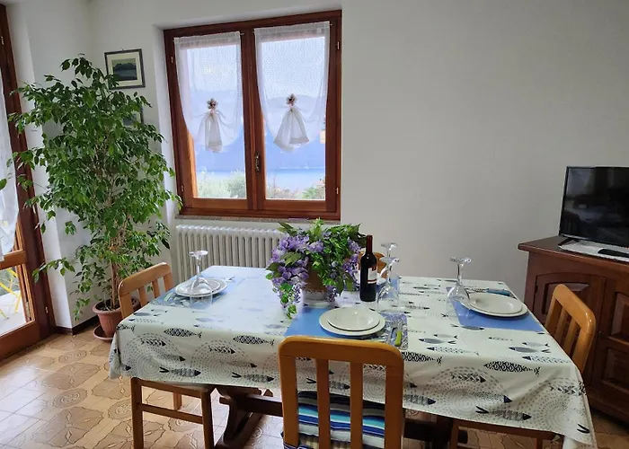 Appartamento L'ulivo 5 Chilometri Da Varenna Vista In Via Privata