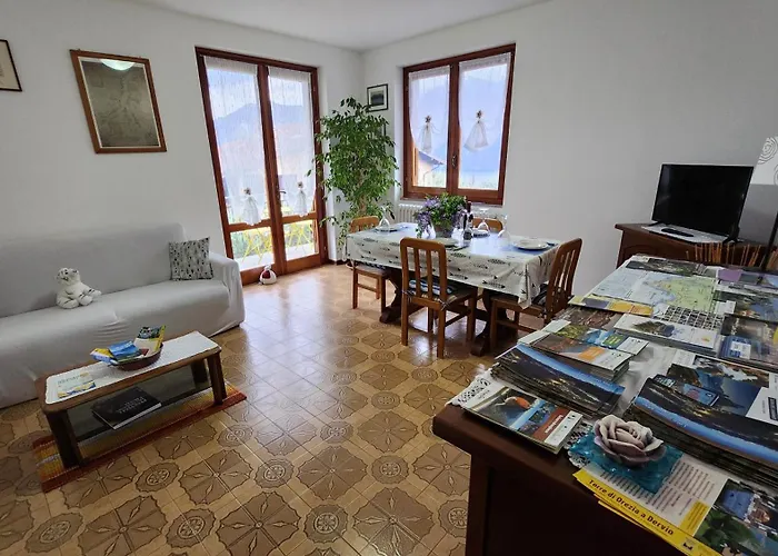 L'ulivo 5 Chilometri Da Varenna Vista In Via Privata Appartamento