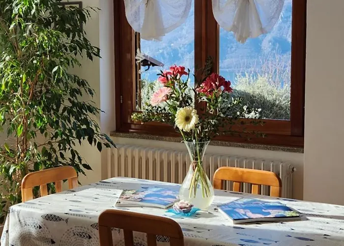 L'ulivo 5 Chilometri Da Varenna Vista In Via Privata Lierna