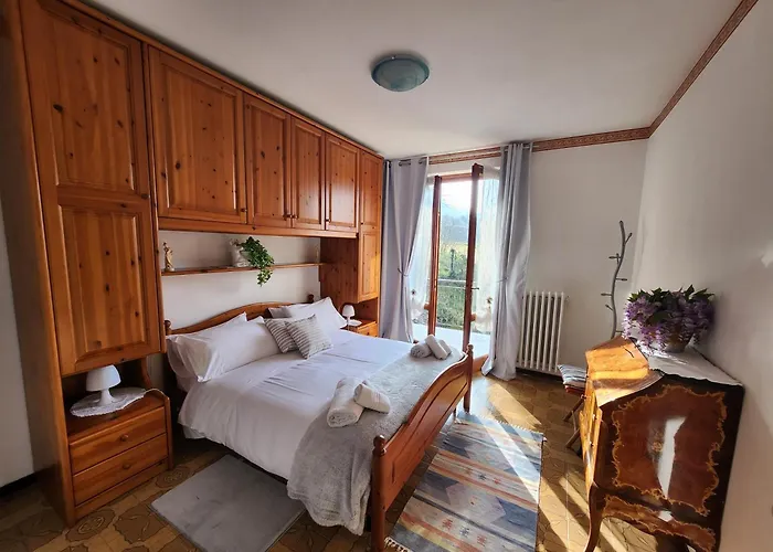 L'ulivo 5 Chilometri Da Varenna Vista In Via Privata Lierna