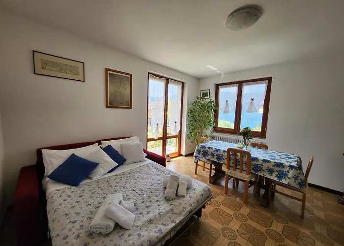 L'ulivo 5 Chilometri Da Varenna Vista In Via Privata Lierna